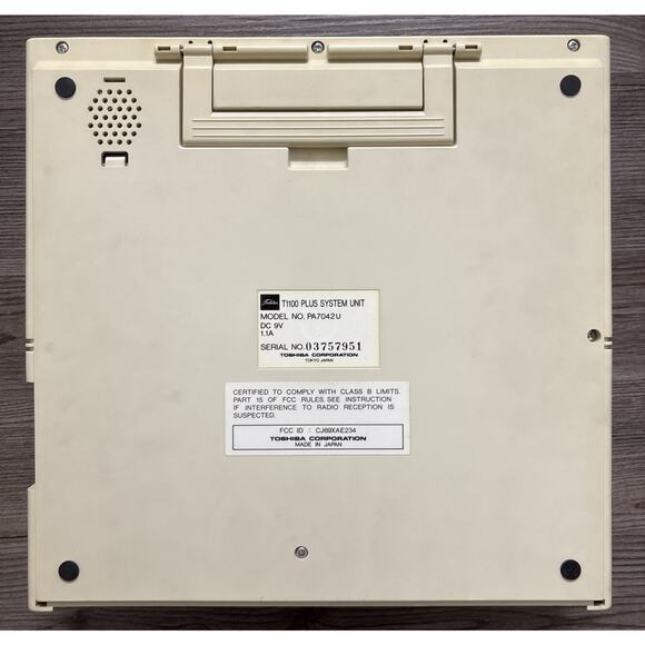 Vintage Toshiba T1100 Plus Laptop Computer with Maxell Micro Floppy Disk MF 2-DD - Picture 6 of 13